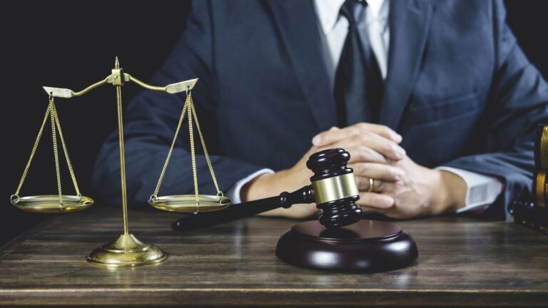 Antara Advokat dan Penasihat Hukum